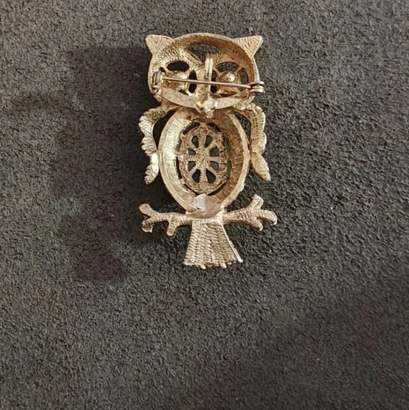 70s Vintage Owl Brooch Pin With Green Cabochon Belly Stone And Faux Pearl E